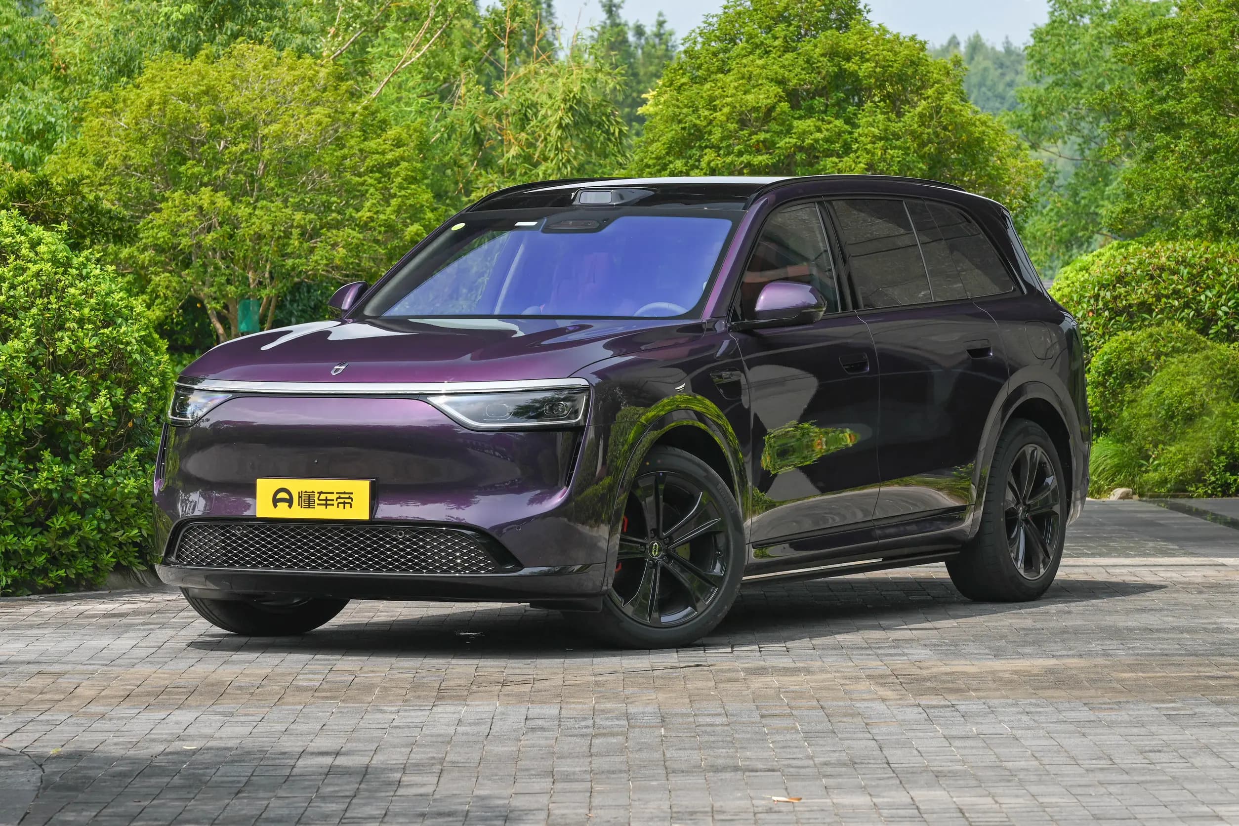 AITO M8 EV Max+ 6 мест у Беларусі — фота 1