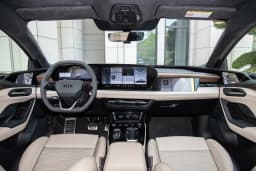 Audi A6L e-tron quattro Qiankun в Беларуси 4