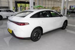 BYD e7 Smart 450 у Беларусі 6
