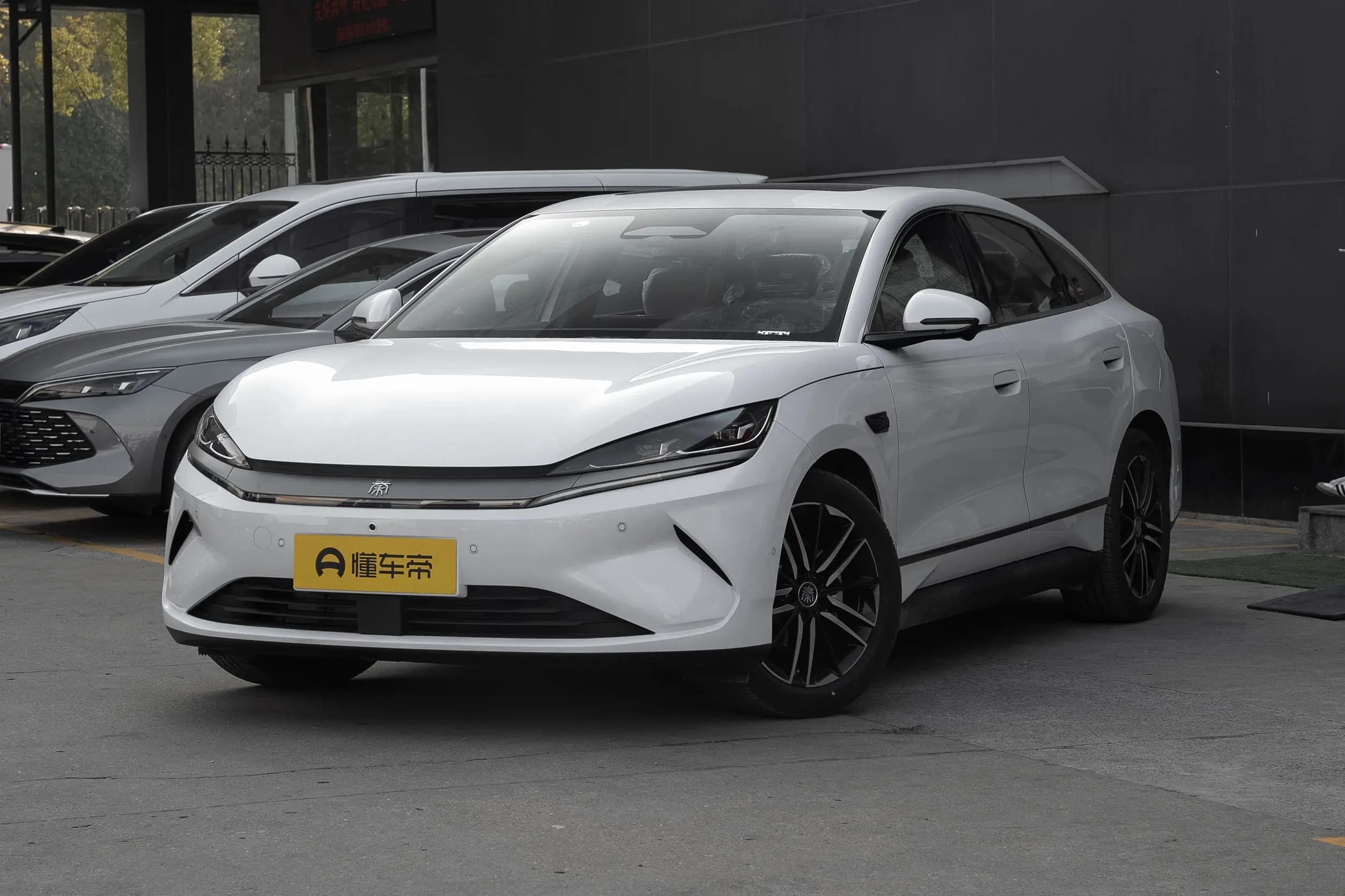 BYD Qin L EV 470KM Leading в Беларуси — фото 1
