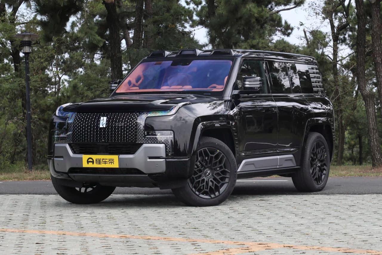 BYD Yangwang U8 Luxury у Беларусі — фота 1