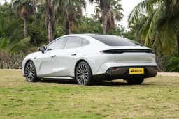 Geely Galaxy Star 8 EM-i Luxury (60 км) у Беларусі 4